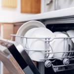 طرز نگهداری ماشین ظرفشویی از چیدن ظروف تا جرم گیری و تمیز کردن